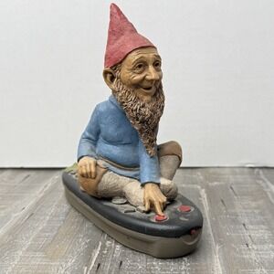 1997 Tom Clark Gnome "Showtime" Remote TV signed on side Figure